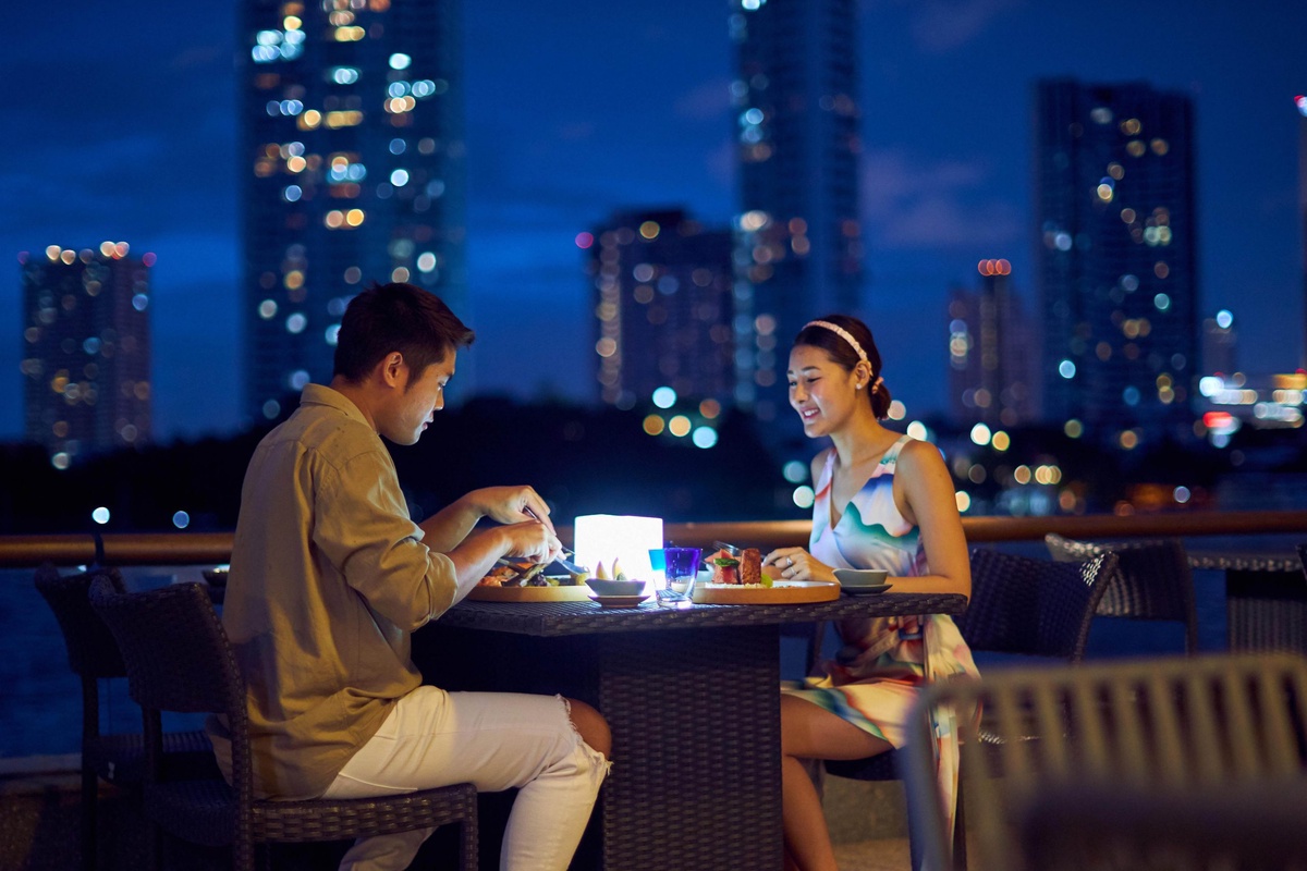Your Valentine's Dream Date at River Barge Restaurant, Chatrium Hotel Riverside Bangkok