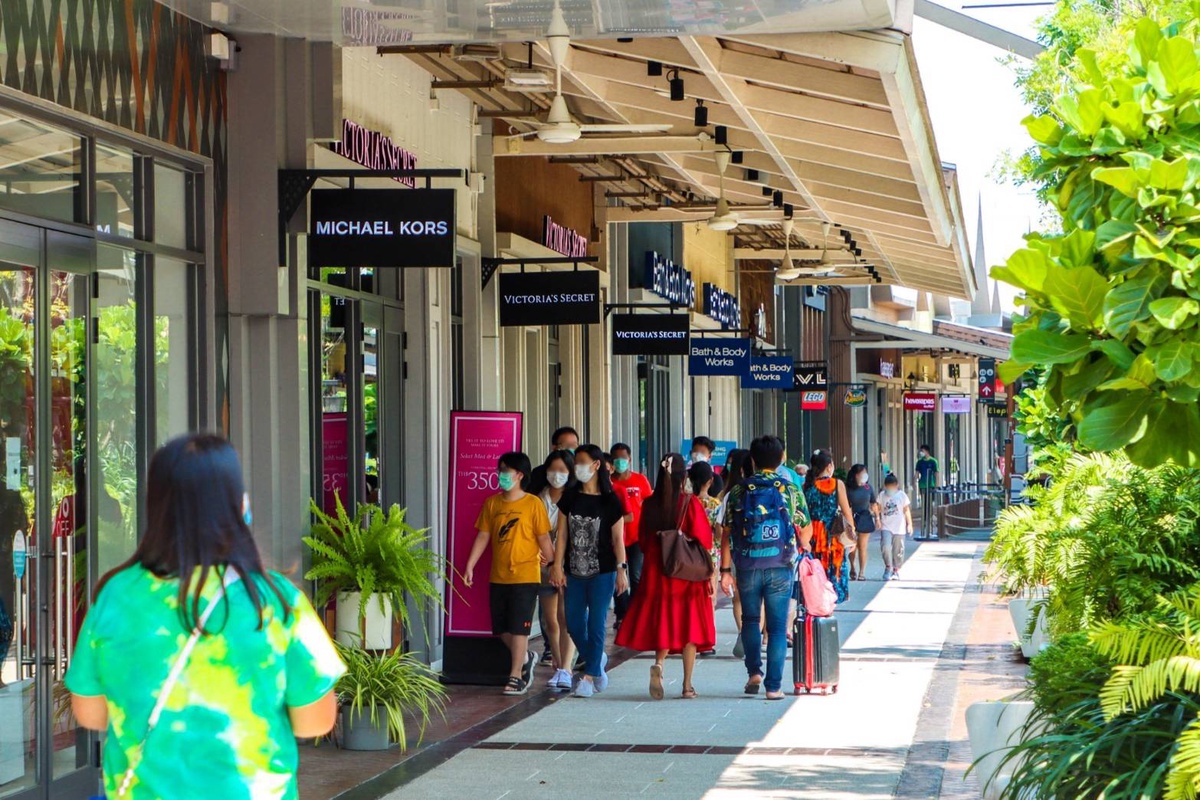 Central Pattana confirms positive signals for tourism recovery as customer traffic at shopping centers nationwide - especially tourist malls - on the