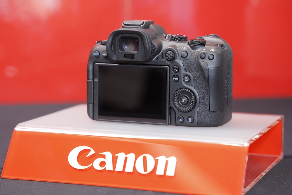 แคนนอนท้าเปิดเกมช่างภาพ 'สายไฮบริด' เปิดตัว Canon EOS R6 Mark II กล้องมิเรอร์เลสฟูลเฟรมรุ่นใหม่ สุดทั้งงานภาพนิ่ง ถ่ายต่อเนื่องสูงสุด 40
