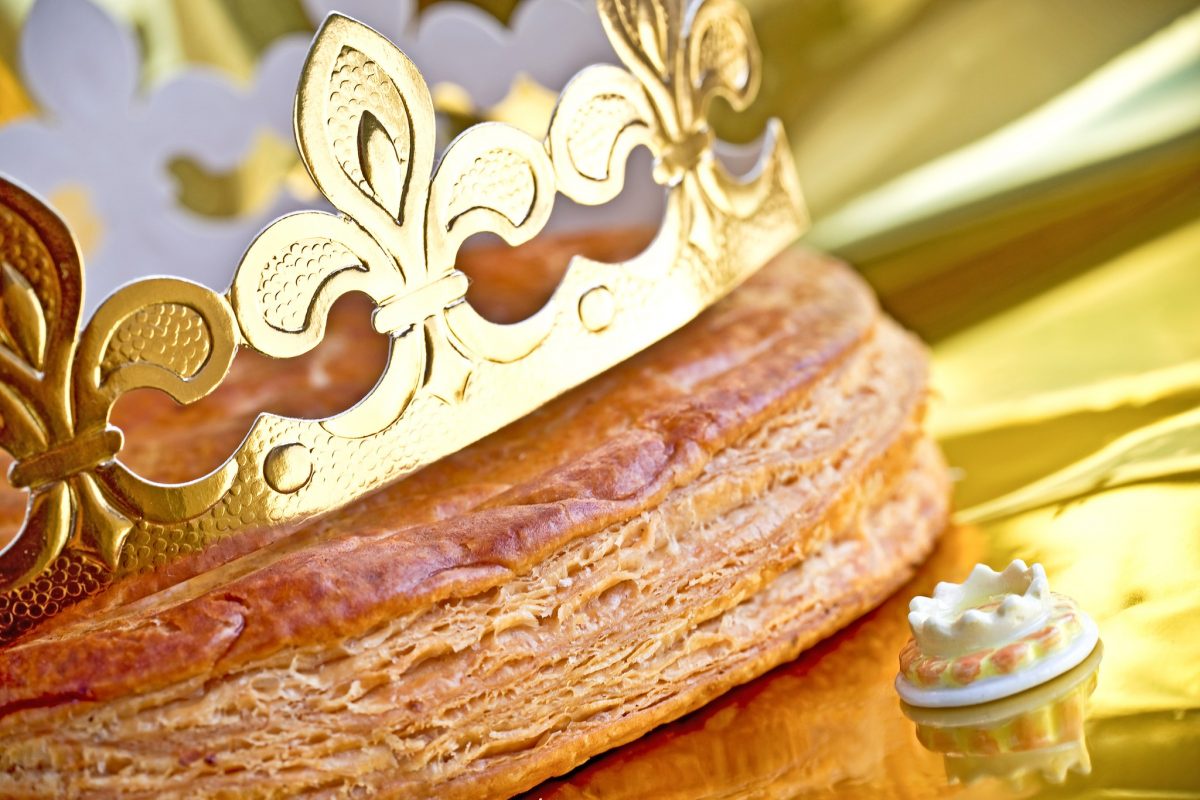 เนรมิตความอร่อยแบบราชาใน 'กาแล็ตต์ เดส์ รัวส์' ขนมอบฝรั่งเศสสูตรดั้งเดิม พร้อมให้บริการที่ เอราวัณ เบเกอรี่ ณ โรงแรมแกรนด์ ไฮแอท เอราวัณ