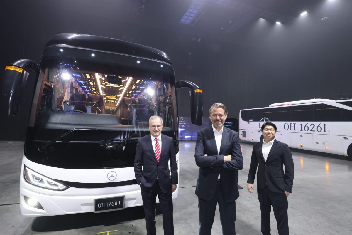 Daimler Commercial Vehicles Thailand shakes up bus market with the new model of Mercedes-Benz bus to support transit and tourism