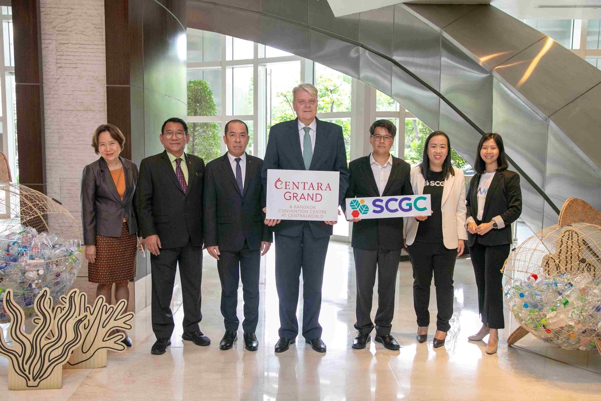 Centara Grand at CentralWorld presents plastics to SCGC for recycling and reuse