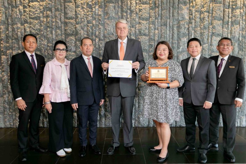 Centara Grand Bangkok Convention Centre at CentralWorld receives National Recognition for Labour Relations Excellence in
