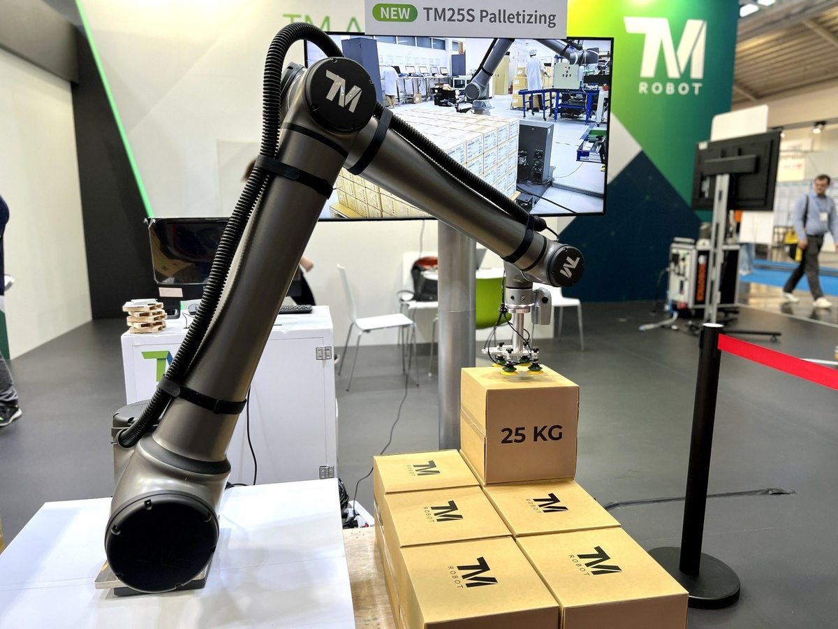 Techman Robot Unveils TM AI Cobot TM25S at Metalex 2023
