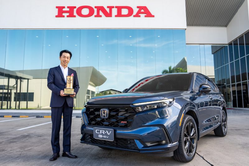 ฮอนด้า คว้า 2 รางวัล จากงาน Thailand Car of the Year 2023 โดย ซีอาร์-วี ใหม่ คว้ารางวัลรถยนต์ยอดเยี่ยมประจำปี 2566 พร้อมด้วย รางวัลผู้จำหน่ายรถยนต์กลุ่ม xEV สูงสุดประจำปี