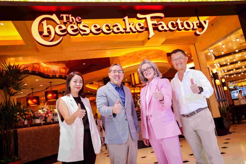 Opened Today! The Cheesecake Factory(R), a legendary restaurant, brings the same American model to the forefront, pioneering its first and grand flagship store in Thailand at