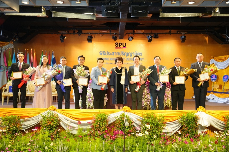 ม.ศรีปทุม มอบรางวัลเกียรติยศและประกาศเกียรติคุณ ศิษย์เก่าดีเด่น ประจำปีการศึกษา 2566