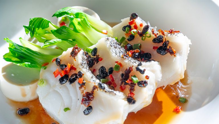 ปลาหิมะฝรั่งเศสนึ่งซอสเต้าซี่ จานอร่อยประจำเดือน ณ ห้องอาหารจีนวาล็อค