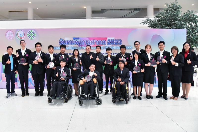 เด็กพิการไทยคนเก่ง คว้ารางวัลระดับโลกที่สหรัฐอาหรับเอมิเรต