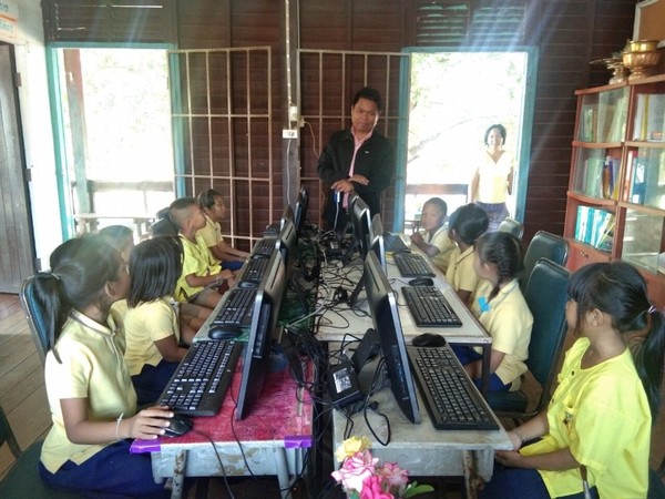 บมจ. เทเลอินโฟ มีเดีย ร่วมฉลองวันเด็ก มอบคอมพิวเตอร์ให้โรงเรียนที่ขาดแคลน รวม 75 เครื่อง