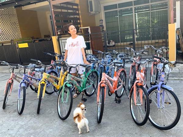 ข่าวซุบซิบ: จ๊ะ อาร์สยาม ฮีโร่มอบจักรยานวันเด็ก
