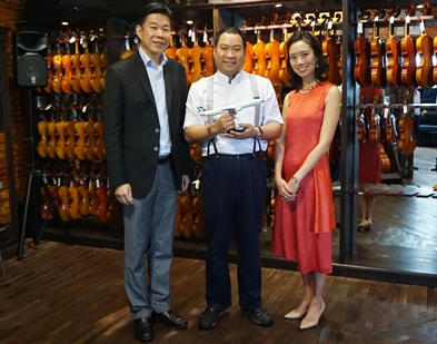 Frank Brothers Violin Thailand ผู้นำเข้าไวโอลินมาสเตอร์พีซระดับโลกมูลค่ากว่าร้อยล้าน ร่วมรับประทานอาหารกับ สายการบิน คาเธ่ย์ แปซิฟิค สร้างสายสัมพันธ์ ตอกย้ำความเชื่อมั่นในบริการ