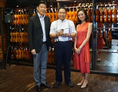 ภาพข่าว: Frank Brothers Violin Thailand ผู้นำเข้าไวโอลินมาสเตอร์พีซระดับโลกมูลค่ากว่าร้อยล้าน ร่วมรับประทานอาหารกับ สายการบิน คาเธ่ย์ แปซิฟิค สร้างสายสัมพันธ์