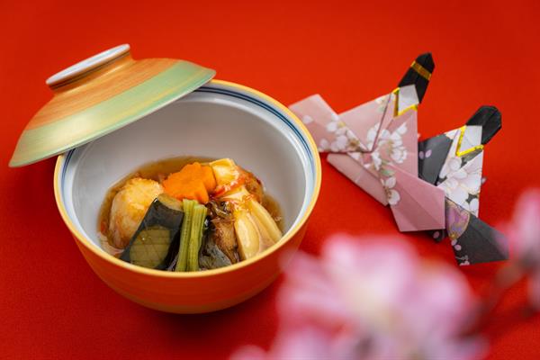 อาหารชุดพิเศษเพื่อร่วมฉลองเทศกาลวันเด็กผู้หญิงของประเทศญี่ปุ่นที่ห้องอาหาร ยามาซาโตะ