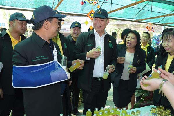 รัฐมนตรีเกษตรฯ เฉลิมชัย เปิดงาน เกษตรอีสานใต้ ประจำปี 2563 นำเสนอแนวทางในการพัฒนาเทคโนโลยีเพื่อพัฒนาอาชีพการเกษตรของประเทศไทย