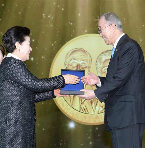 ประธานาธิบดีเซเนกัลและประธานกิตติมศักดิ์องค์กรศาสนาเพื่อสันติภาพ ได้รับรางวัล Sunhak Peace Prize ประจำปี 2563