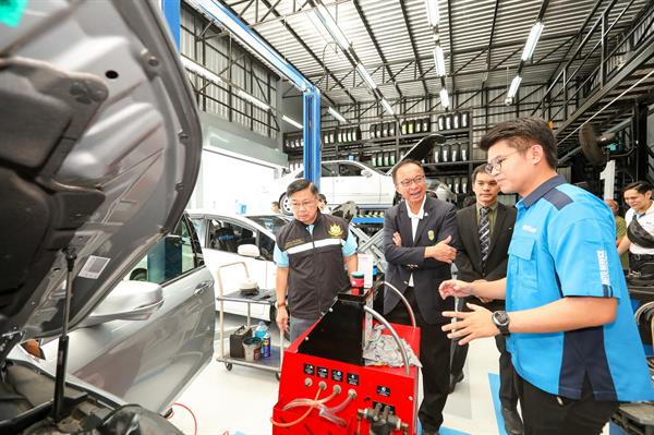 ศูนย์บริการยานยนต์ FIT Auto ร่วมกับกรมควบคุมมลพิษฯ และสภาอุตสาหกรรมแห่งประเทศไทย กับ โครงการศูนย์/อู่บริการซ่อมรถ ลดฝุ่น PM