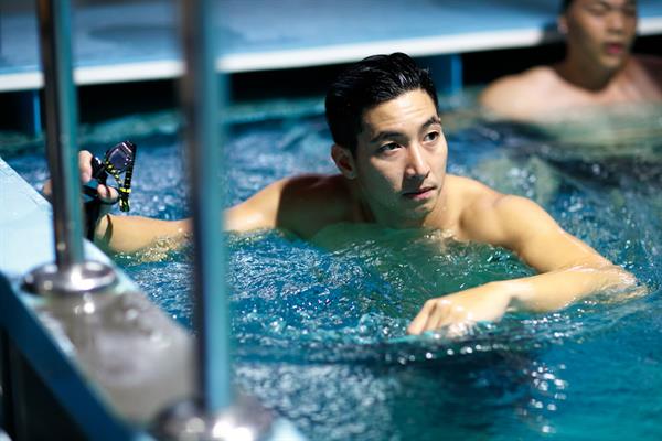 นับถอยหลัง 22 วัน โตโน่ - ภาคิน เตรียมว่ายน้ำข้าม 12 เกาะ สุราษฎร์ - สมุย ล่าสุด พบนักวิทยาศาสตร์การกีฬา ทดสอบร่างกายในอุโมงค์น้ำ