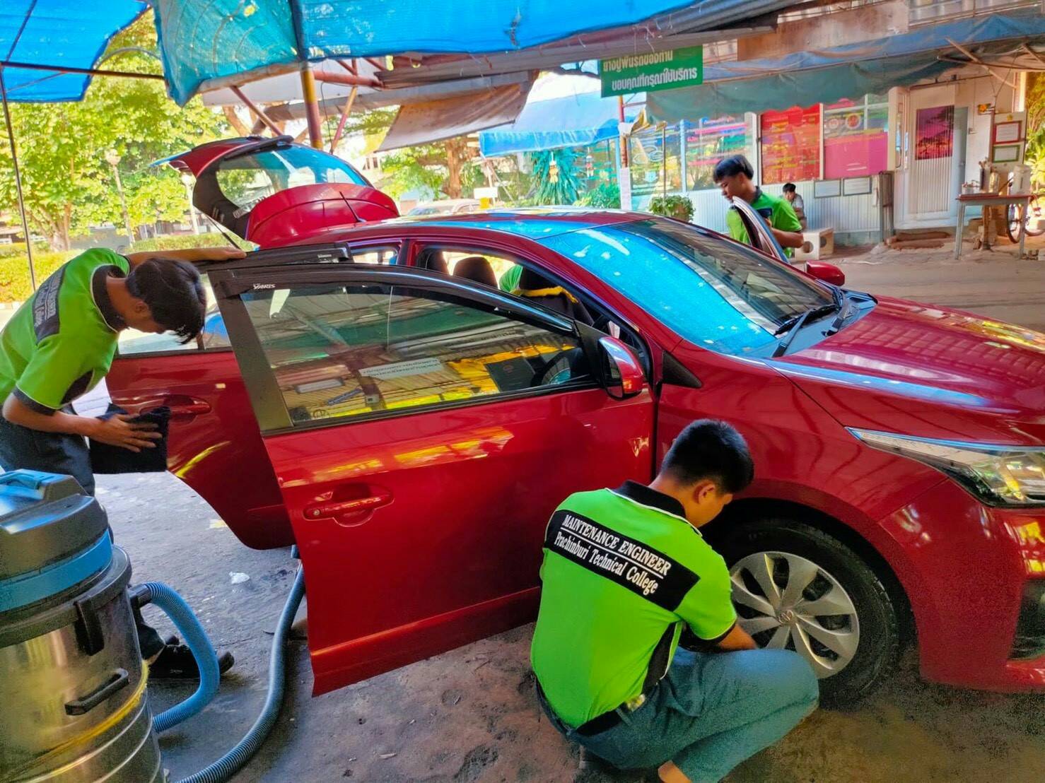 ยืนหนึ่งด้านบริการ ! เด็กเทคนิคปราจีนเปิดศูนย์ ME Car Care ให้บริการล้างอัดฉีดและเคลือบเงารถยนต์และรถจักรยานยนต์ สร้างรายได้หลายหมื่นบาทต่อเดือน