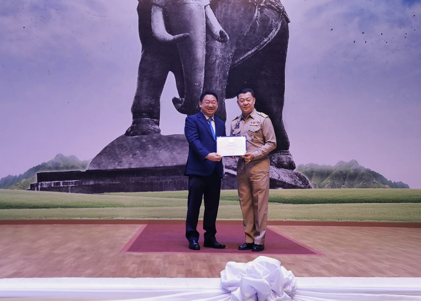 ภาพข่าว: NER รับรางวัลรองชนะเลิศอันดับที่ 2 ผู้นำอาเซียนด้านการพัฒนาชนบทและขจัดความยากจน ประเภทองค์กรภาคธุรกิจเอกชน (Private Sector) ครั้งที่ 4 ประจำปี 2562