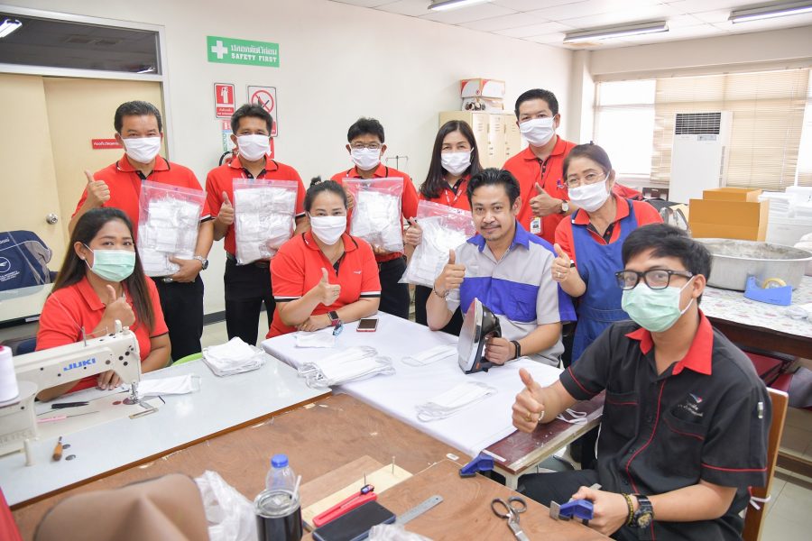 ภาพข่าว: ไปรษณีย์ไทย ผลิตหน้ากากอนามัยแจกเจ้าหน้าที่ปณ. ทั่วประเทศ