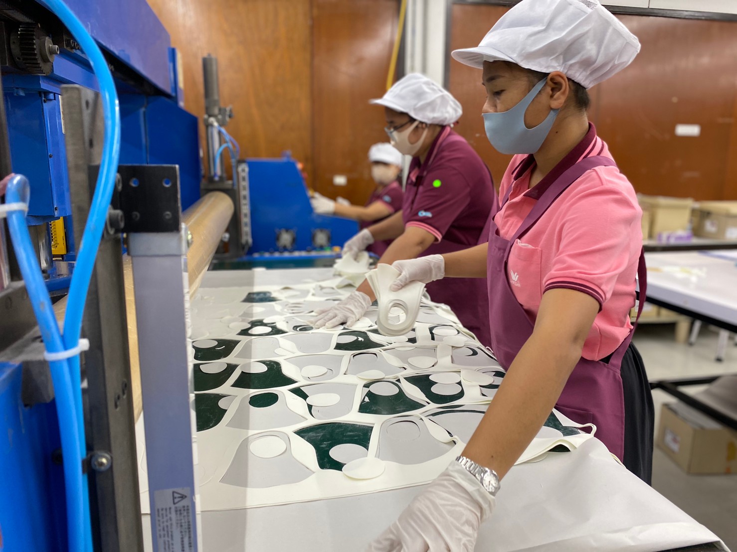 วาโก้เร่งผลิตหน้ากากแจกฟรี จับมือคนไทยผ่านวิกฤติ โควิด-19 ปรับเป้าผลิตเป็น 200,000 ชิ้น