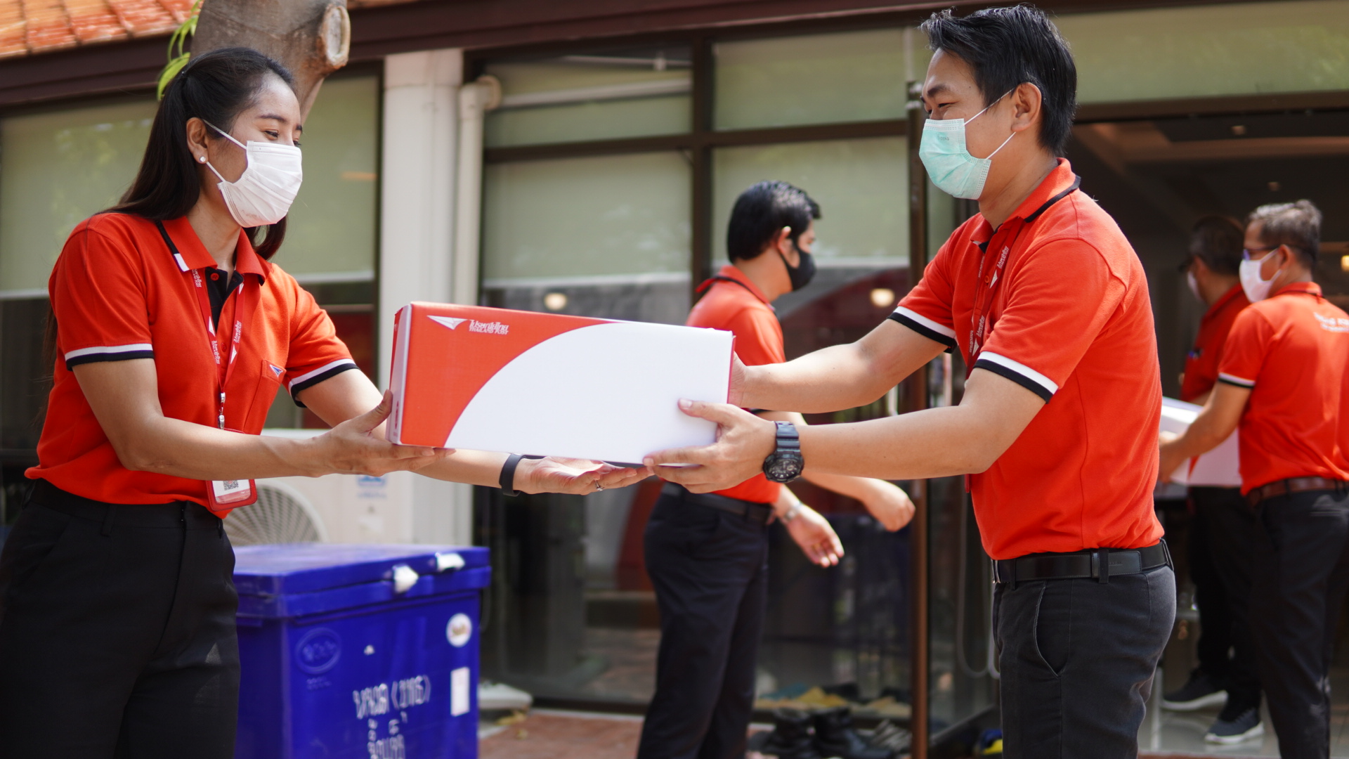 ไปรษณีย์ไทย อาสาหน่วยงานรัฐร่วมส่งต่อความห่วงใยถึงทีมแพทย์ เผยส่งหน้ากากอนามัยถึงมือหมอทุกชิ้น