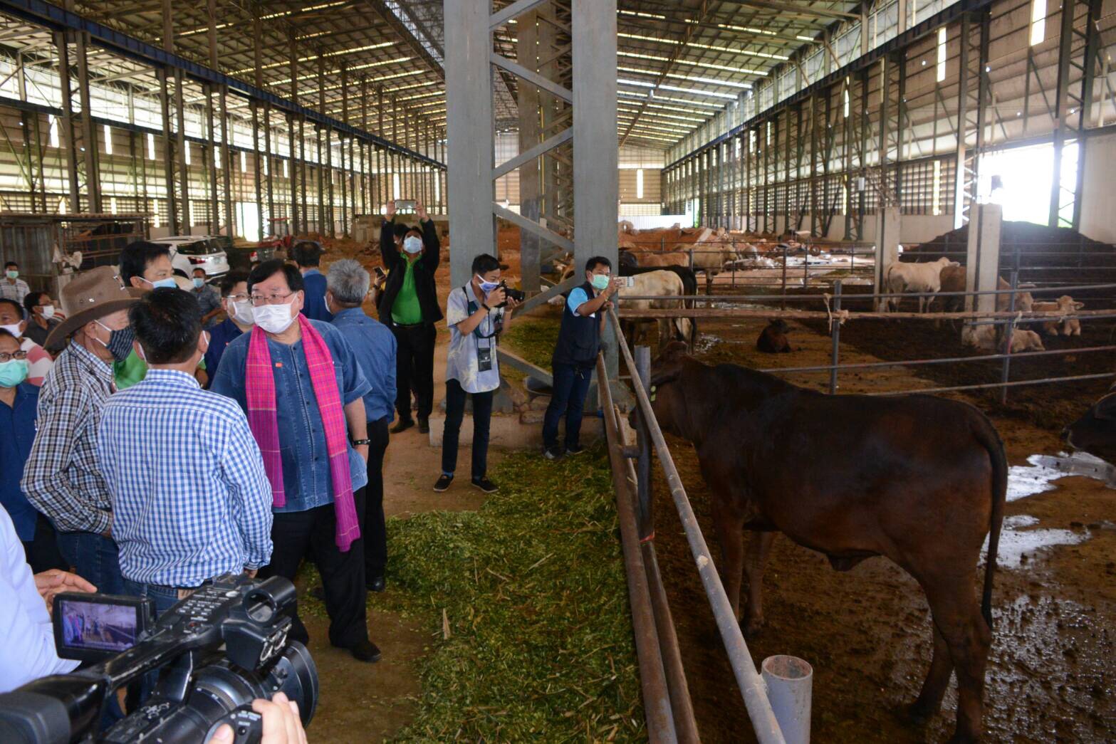 'รมช.ประภัตร ชู DLD Model ตั้ง Feed Center นำร่องที่โคราช ดันเป็นแหล่งผลิตอาหารสัตว์ TMR ที่พร้อมเสิร์พใหญ่สุดในไทย