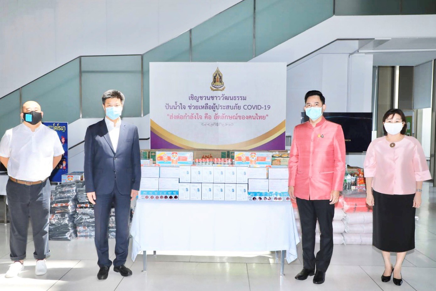 ภาพข่าว: นายอิทธิพล รัฐมนตรีว่าการกระทรวงวัฒนธรรม รับมอบหน้ากากอนามัย และเครื่องวัดอุณหภูมิ จากผู้แทนสภาวัฒนธรรมไทย-จีน ส่งเสริมความสัมพันธ์