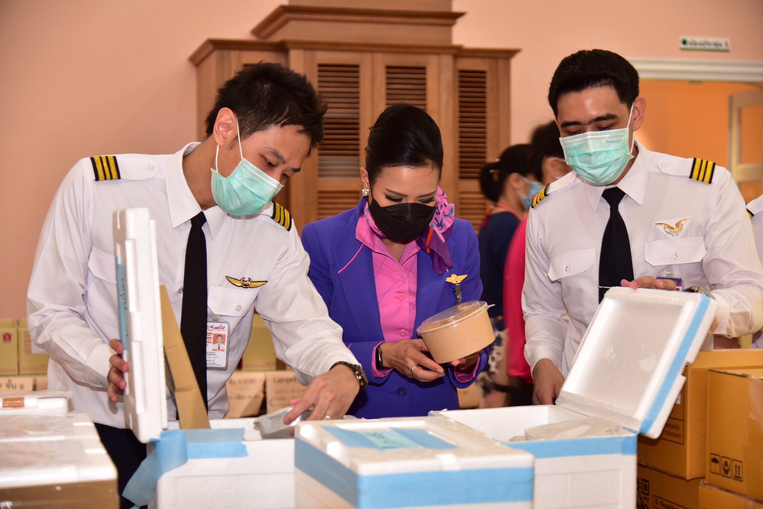 การบินไทยร่วมกับไทยสมายล์จัดโครงการ ด้วยรักและรอยยิ้ม ส่งพลังใจให้กับทีมแพทย์ไทยสู้วิกฤตโควิด-19