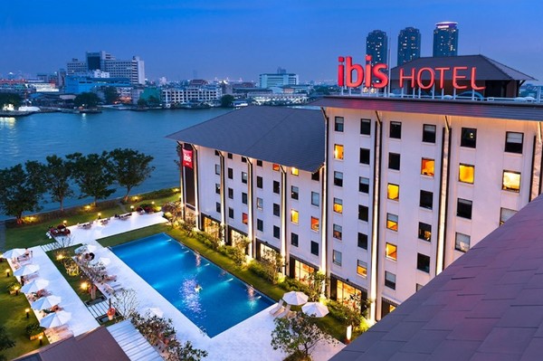จองก่อน พักทีหลัง ในราคาสุดคุ้ม กับโปรโมชั่นบัตรกำนัลห้องพักลด 50% ณ โรงแรมโนโวเทล เมอร์เคียว และ ไอบิส เอราวัณ ประเทศไทย