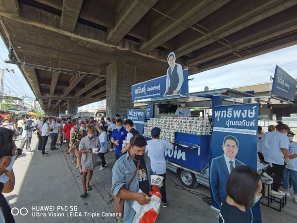 รมว.ศึกษา จับมือผู้ช่วยรัฐมนตรีดิจิทัลฯ นำขบวน Food Truck ลงพื้นที่ให้กำลังใจประชาชนย่านพระราม 3 ช่วงสถานการณ์โควิด -19