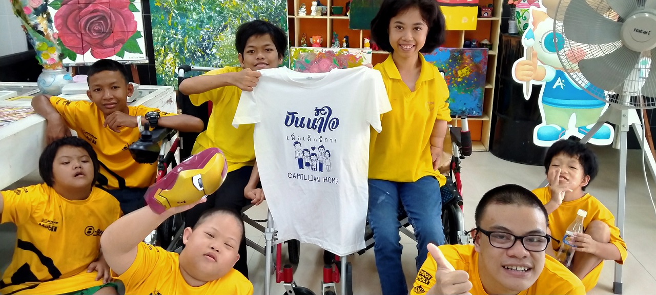 บ้านคามิลเลียนจัดโครงการประมูลเสื้อนางงามระดับโลกชาวไทยเพื่อระดมทุนช่วยเหลือเด็กพิการ