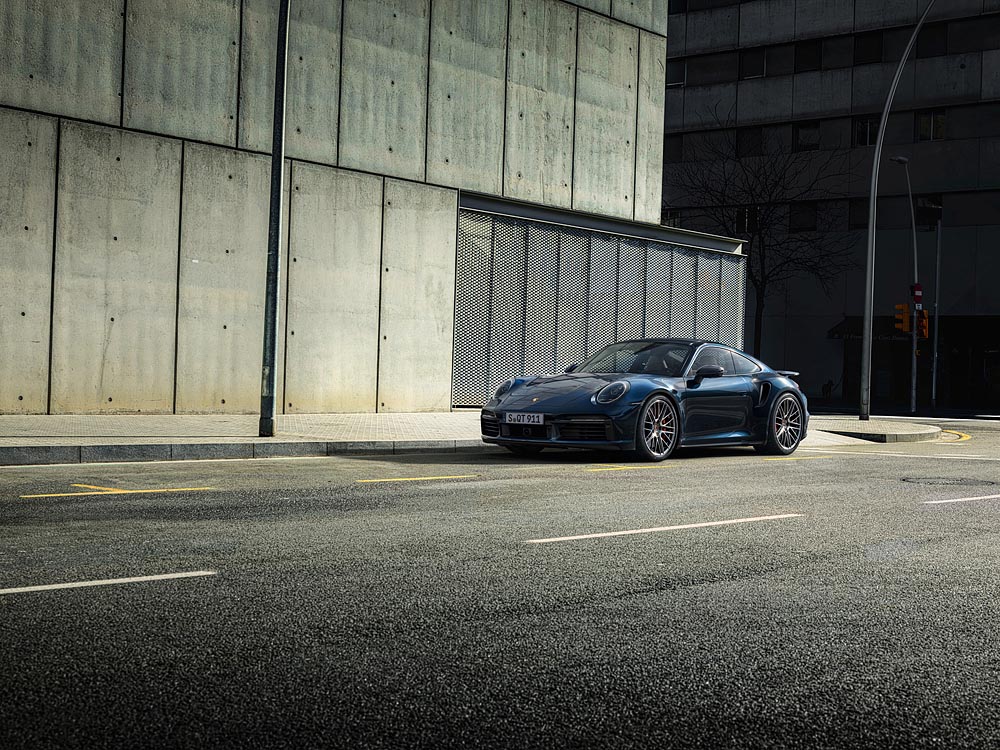 บรรทัดฐานแห่งยนตรกรรมสปอร์ตที่ไม่เคยเปลี่ยนแปลงตลอด 45 ปี: ปอร์เช่ 911 เทอร์โบ (Porsche 911 Turbo)