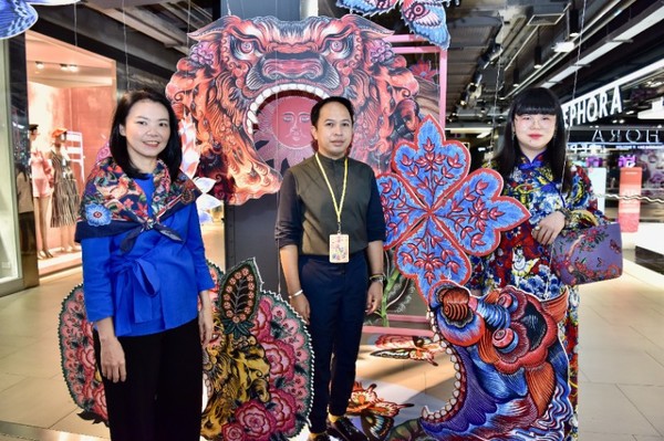 สยามเซ็นเตอร์ ดึง ยูน นักวาดภาพชื่อดังที่เคยร่วมงานกับ Gucci เปิด Pop Up A Day in Himmapan ชวนทุกคนท่องโลกจินตนาการในหิมพานต์