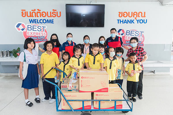BEST Express ปันสุขเพื่อน้อง มอบนมกล่องยูเอชที แก่มูลนิธิช่วยคนตาบอดแห่งประเทศไทยในพระบรมราชินูปถัมภ์