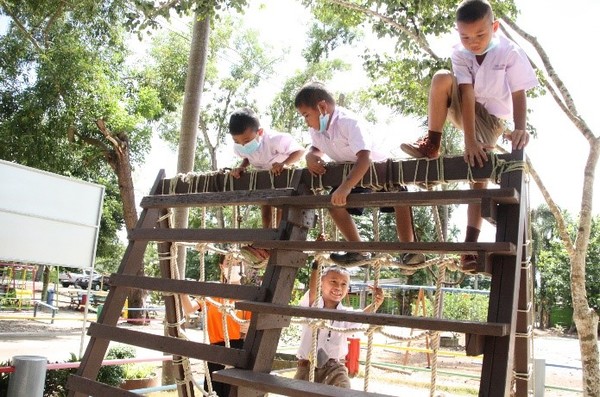 บีเอเอสเอฟและมูลนิธิศุภนิมิต สร้างสนามเด็กเล่นวิถีธรรมชาติให้กับโรงเรียน ในจังหวัดระยอง