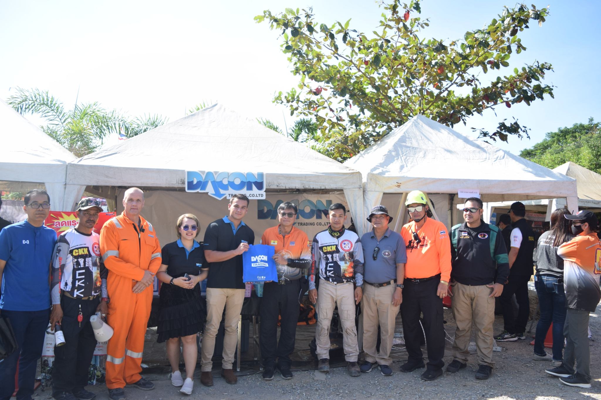 Sandy and Dacon Trading present their products to 1,000 rescue teams nationwide