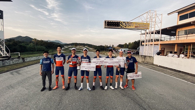 สุดยอดนักปั่นจาก Roojai.com Cycling Team คว้าแชมป์ Toyota x Singha Club Race Thailand 2020 Special Edition!