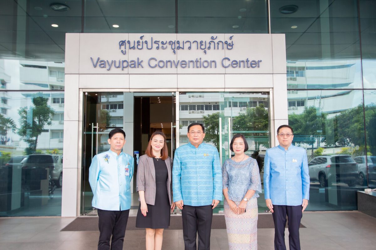 รัฐมนตรีประจำสำนักนายกฯ มอบโล่และตรารับรอง GECC ณ โรงแรมเซ็นทรา ศูนย์ราชการ