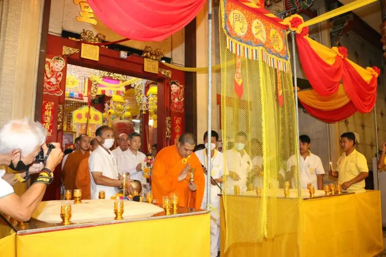 มูลนิธิป่อเต็กตึ๊ง จัดพิธีเวียนธูปศักดิ์สิทธิ์ เนื่องในเทศกาลกินเจ ประจำปี 2566 ณ ศาลเจ้าไต้ฮงกง มูลนิธิป่อเต็กตึ๊ง พลับพลาไชย กรุงเทพฯ