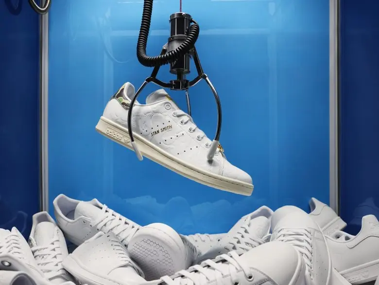 อาดิดาส ออริจินอลส์ และ BAPE(R) เตรียมปล่อยรองเท้า BAPE(R) STAN SMITH ในคอลแลปส์ครบรอบ 30 ปี