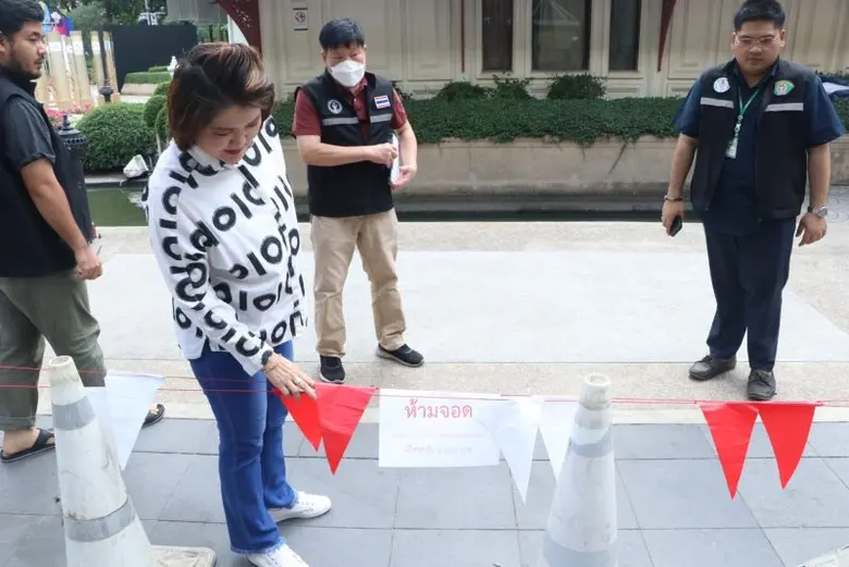 กทม.กวดขันจับปรับขับขี่-จอดรถจักรยานยนต์บนทางเท้าหน้าอุทยานเบญจสิริ