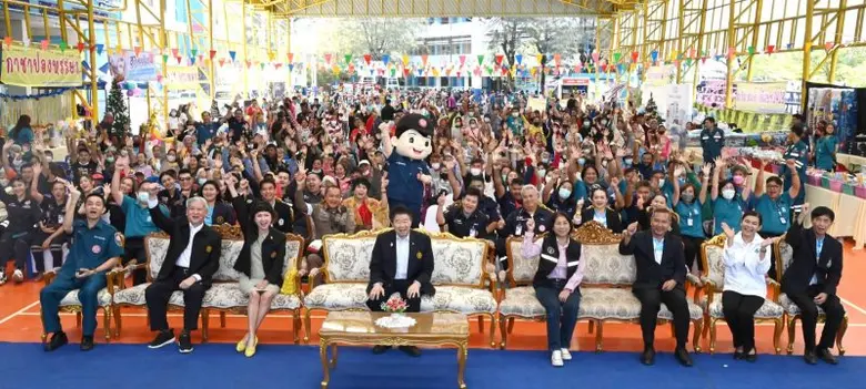 มูลนิธิป่อเต็กตึ๊ง ส่งท้ายปีเก่า ต้อนรับปีใหม่ ยกทัพอาสาสมัครศิลปิน และของรางวัลกว่าร้อยรายการ มอบความสุขให้แก่ชาวเขตทวีวัฒนา ณ โรงเรียนทีปังกรวิทยาพัฒน์ (ทวีวัฒนา) ในพระบรมราชูปถัมภ์ กรุงเทพฯ