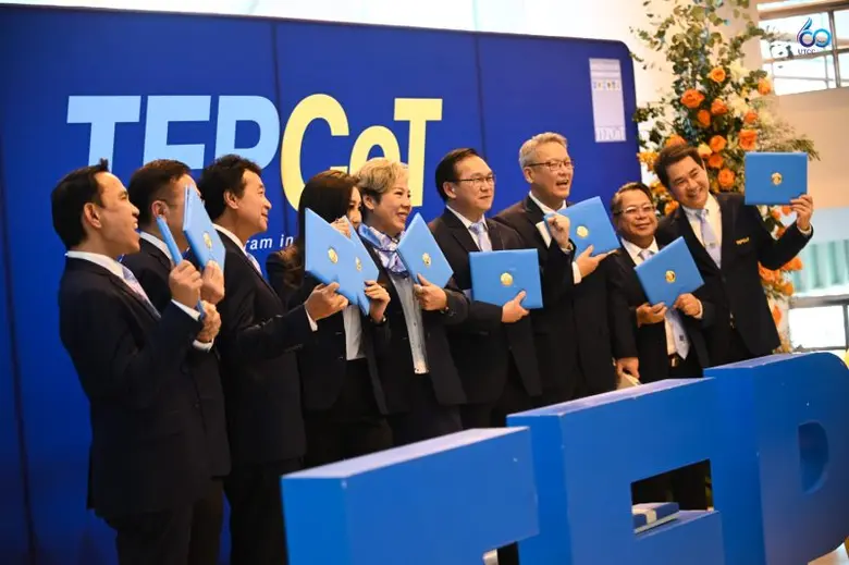 พิธีมอบวุฒิบัตรแก่ผู้สำเร็จหลักสูตรผู้บริหารระดับสูงด้านการค้าและการพาณิชย์ รุ่นที่ 15 ( TEPCoT 15 ) ม.หอการค้าไทย