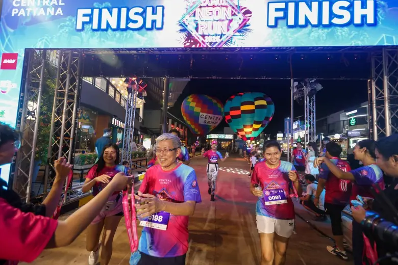 เซ็นทรัล สมุย ปักหมุดความสำเร็จ "Samui Neon Run 2025" ปีที่ 4 ดึงนักวิ่งทั่วโลก ยกระดับสมุยสู่ Sport &amp; Lifestyle Tourism Hub พร้อมหนุนเศรษฐกิจเกาะสมุยเติบโต