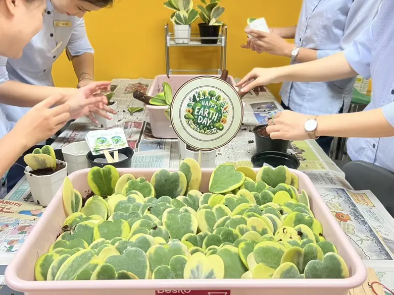 Chatrium Hotel Riverside Bangkok Celebrates Earth Day 2025 with "Green Leaf People" Tree-Planting Initiative