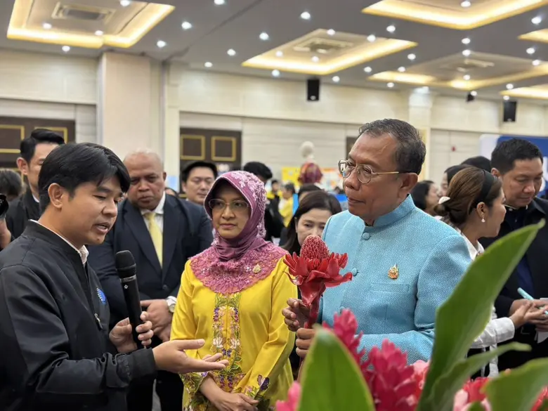 วว.ร่วมโชว์งานวิจัย/ผลสำเร็จจากความร่วมมือพัฒนาผลิตภัณฑ์ท้องถิ่น ภายใต้ แนวคิด "เสน่ห์บุปผา พฤกษาปักษ์ใต้" เนื่องในงานติดตามการขับเคลื่อนงานในพื้นที่จังหวัดภูเก็ต
