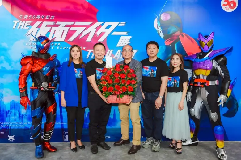 ผู้บริหารเอ็ม บี เค เซ็นเตอร์ ร่วมแสดงความยินดีและเปิดงาน KAMEN RIDER 50 YEARS EXHIBITION เฉลิมฉลองครบรอบ 50 ปีแห่งตำนาน Kamen Rider ซีรีส์ฮีโร่แปลงร่างจากประเทศญี่ปุ่น