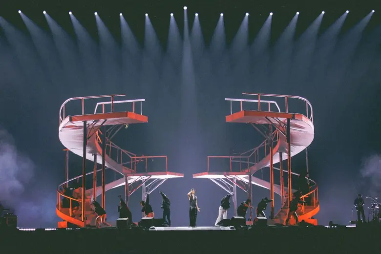 เจฟ ซาเตอร์ เติบโตอย่างสง่างามบนเวที est Cola presents "JEFF SATUR RED GIANT CONCERT"